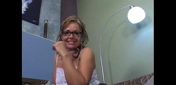  Horny Wife Cheats With Her Stepson!